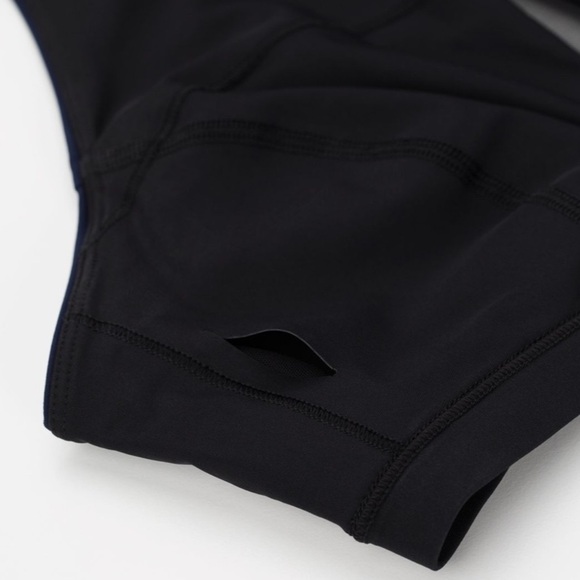 Lululemon Sz 4 Endless Horizons Swim Top In
Euro Navy / Black EUC - Picture 11 of 12